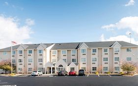 Microtel Inn & Suites by Wyndham North Canton